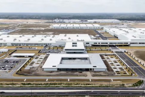 美國電池廠現(xiàn)場(chǎng)突襲行動(dòng)逮捕了300多名韓國人