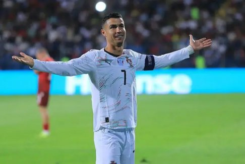 歐足聯(lián)世界杯預(yù)選賽亞美尼亞0-5葡萄牙 C羅梅開二度