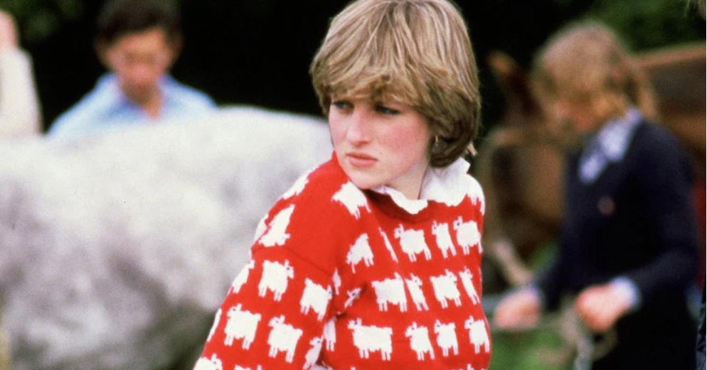 1997年8月31日，戴安娜王妃在巴黎遭遇車禍去世。