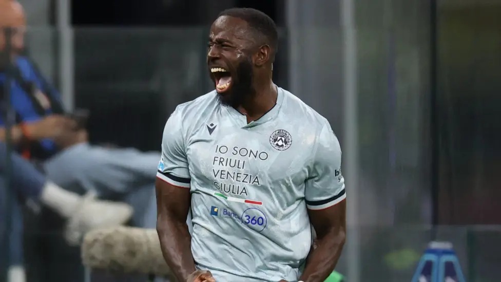 凱南&middot;戴維斯在烏迪內斯對陣國際米蘭的比賽中進球后慶祝