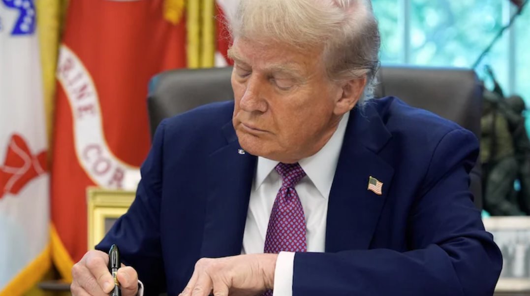 特朗普一月份上任后數(shù)小時內(nèi)就開始讓政府為他工作