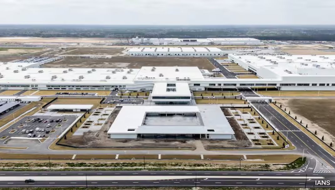 發(fā)生突襲的工廠生產(chǎn)電動(dòng)汽車電池