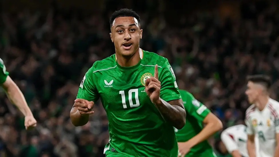 替補(bǔ)球員亞當(dāng)&middot;伊達(dá)在第93分鐘頭球破門，為愛(ài)爾蘭隊(duì)贏得一分