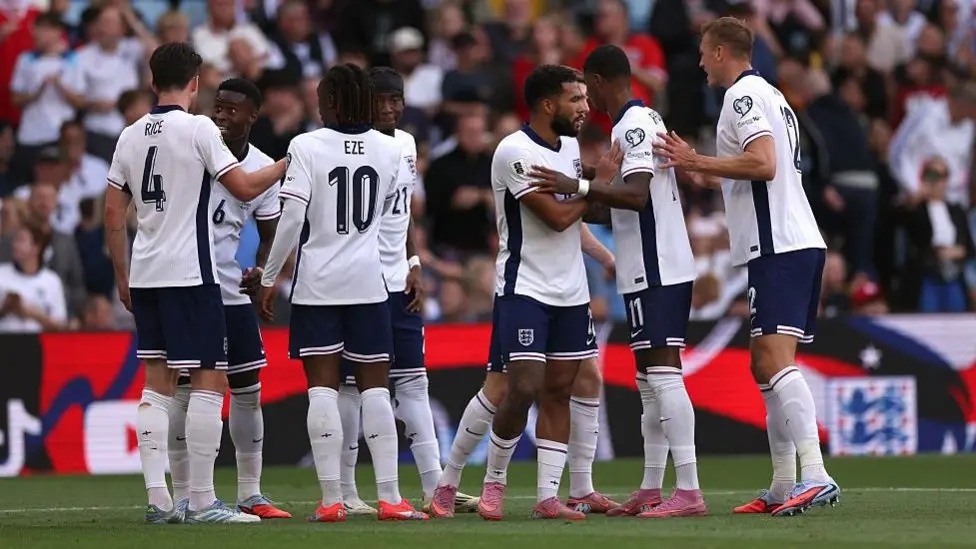 英格蘭隊?wèi)c祝對陣安道爾隊的首粒進球：安道爾隊的烏龍球。