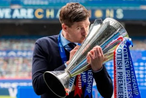 從杰拉德?lián)瘟骼苏哧?duì)主教練的經(jīng)歷中學(xué)到什么？