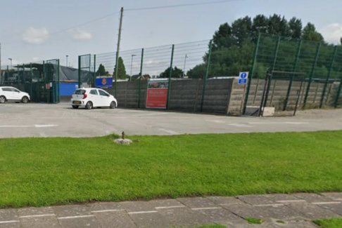 非聯(lián)賽球迷與球員發(fā)生斗毆 比賽被迫取消