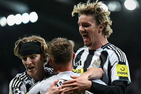 紐卡斯?fàn)柭?lián)隊(duì)以3-0戰(zhàn)勝本菲卡隊(duì) 升至歐冠積分榜第七