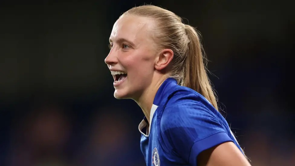 阿吉&middot;比弗-瓊斯（AggieBeever-Jones）效力于切爾西：本賽季以四個進球領(lǐng)跑女子超級聯(lián)賽射手榜