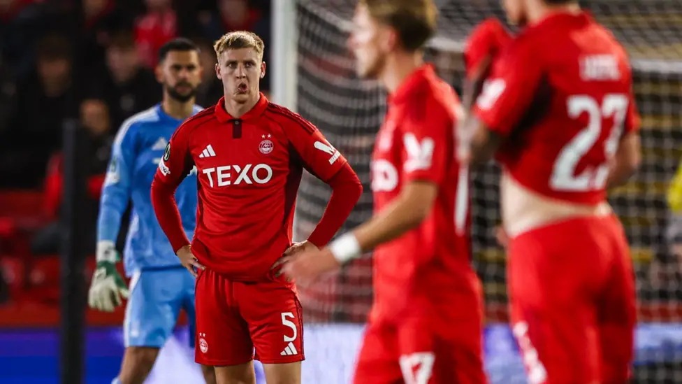 頓涅茨克礦工隊(duì)的佩德羅&middot;恩里克進(jìn)球，將比分改寫(xiě)為3-1，阿伯丁隊(duì)的馬茨&middot;諾斯特看起來(lái)很沮喪