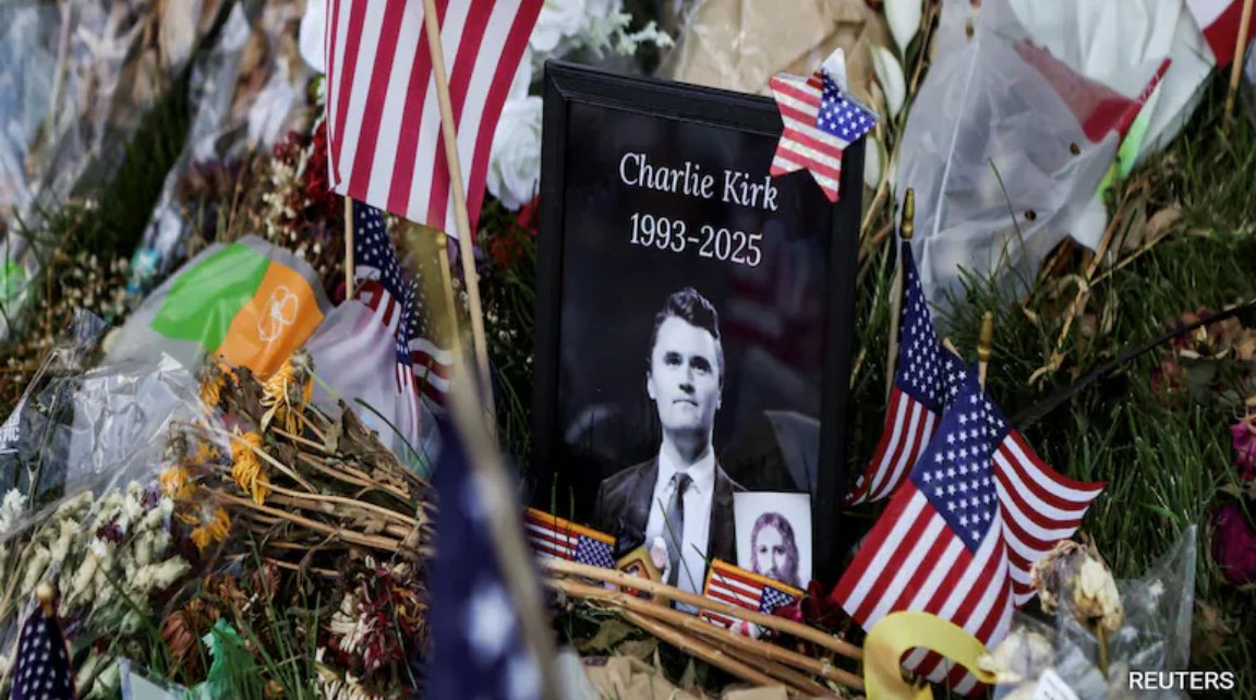 九月美國活動家查理&middot;柯克在大學(xué)校園被槍殺