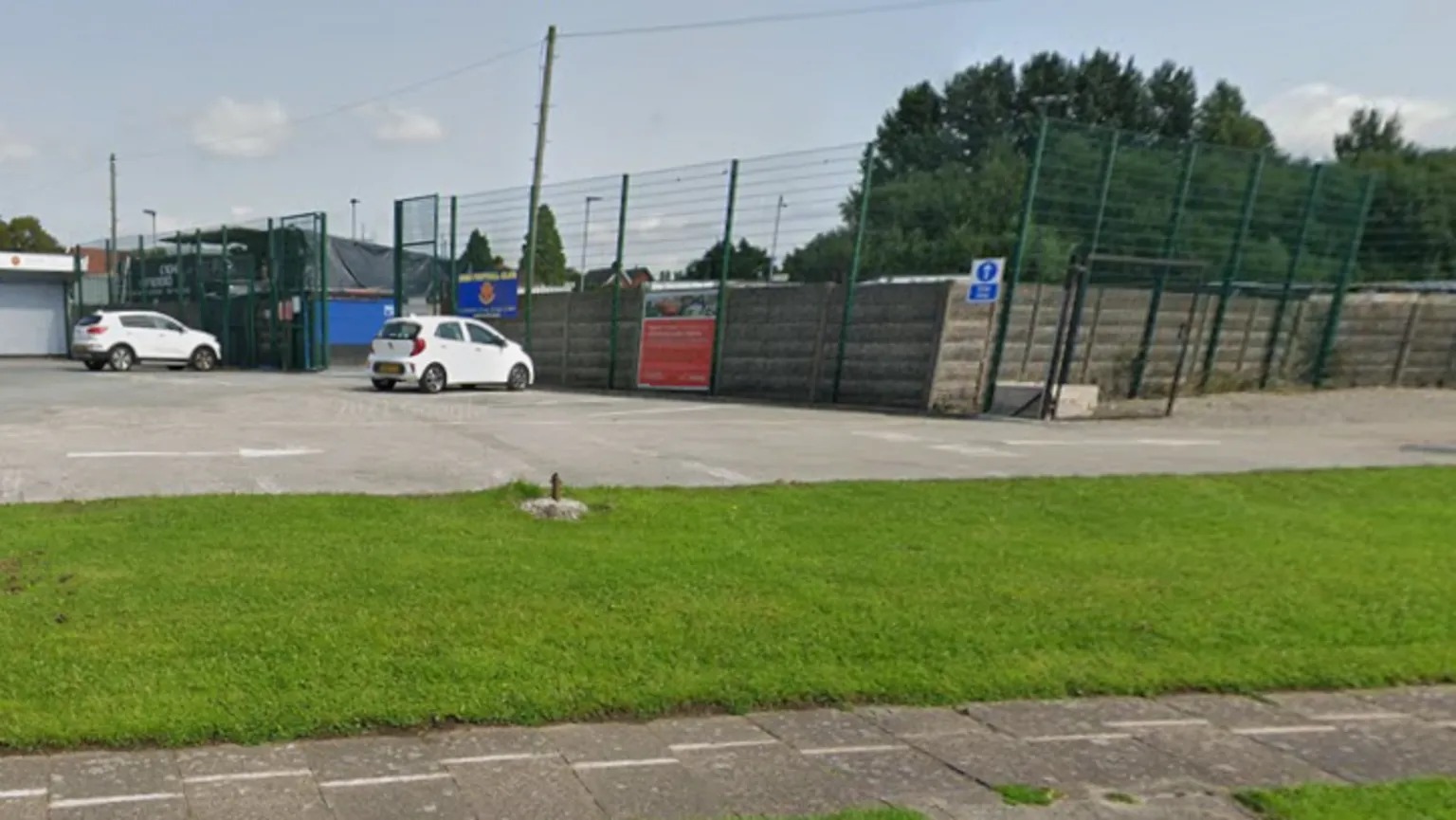 在阿夫羅的維斯塔卡雷體育場(chǎng)舉行的比賽因第84分鐘發(fā)生斗毆而暫停