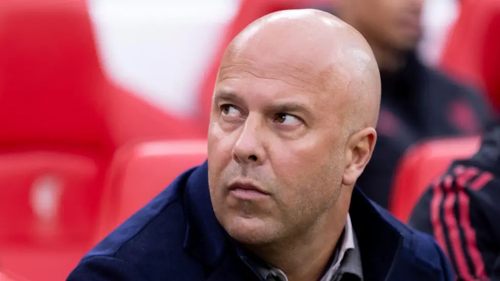 10月初，利物浦以1-2負(fù)于切爾西，上周再次1-2負(fù)于曼聯(lián)，斯洛特職業(yè)生涯首次遭遇四連敗