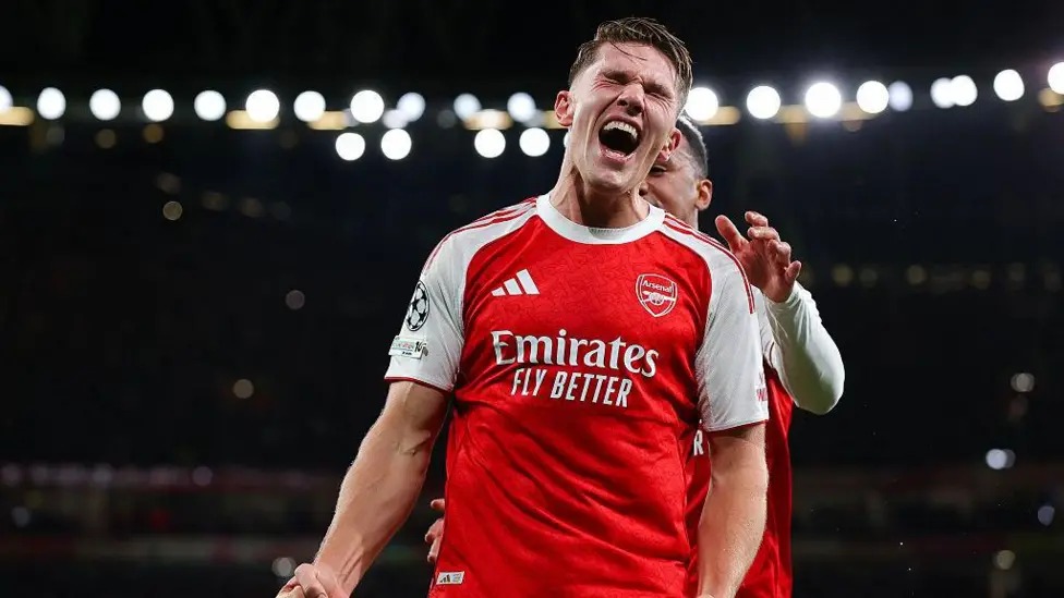 維克托&middot;吉奧克雷斯慶祝阿森納隊4-0戰(zhàn)勝馬德里競技隊的進球