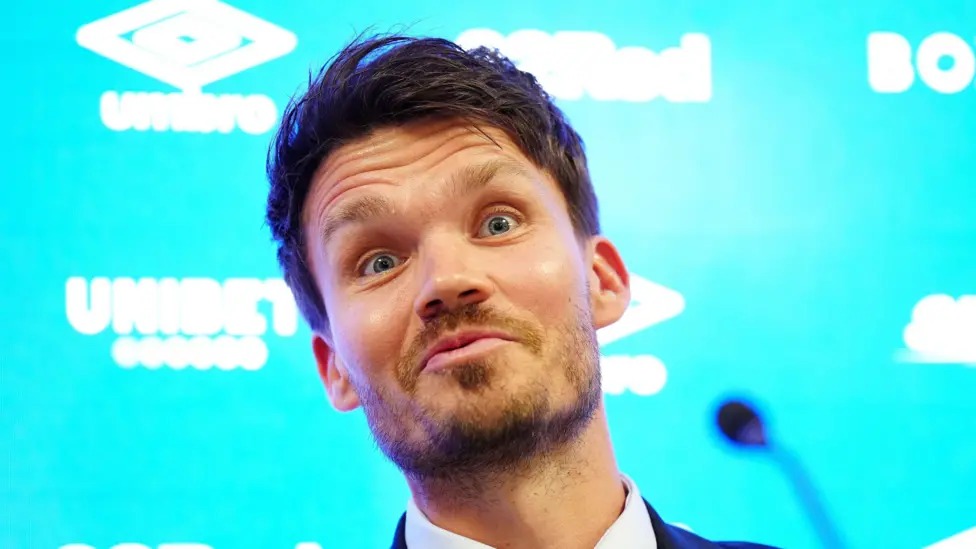 羅爾在媒體發(fā)布會(huì)上講話了不到半小時(shí)