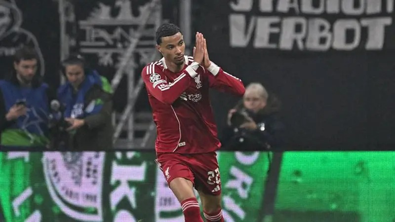 雨果&middot;?；倏嗽趯﹃嚪ㄌm克福的比賽中進(jìn)球