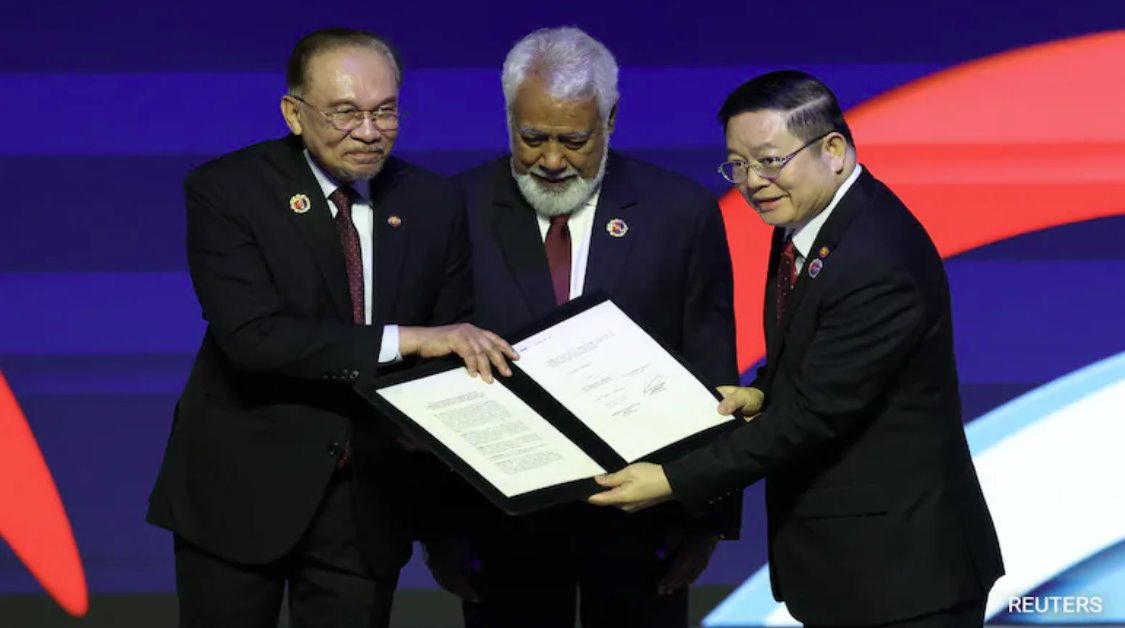 東盟領(lǐng)導(dǎo)人在吉隆坡舉行的年度峰會開幕式上正式宣布東帝汶加入東盟