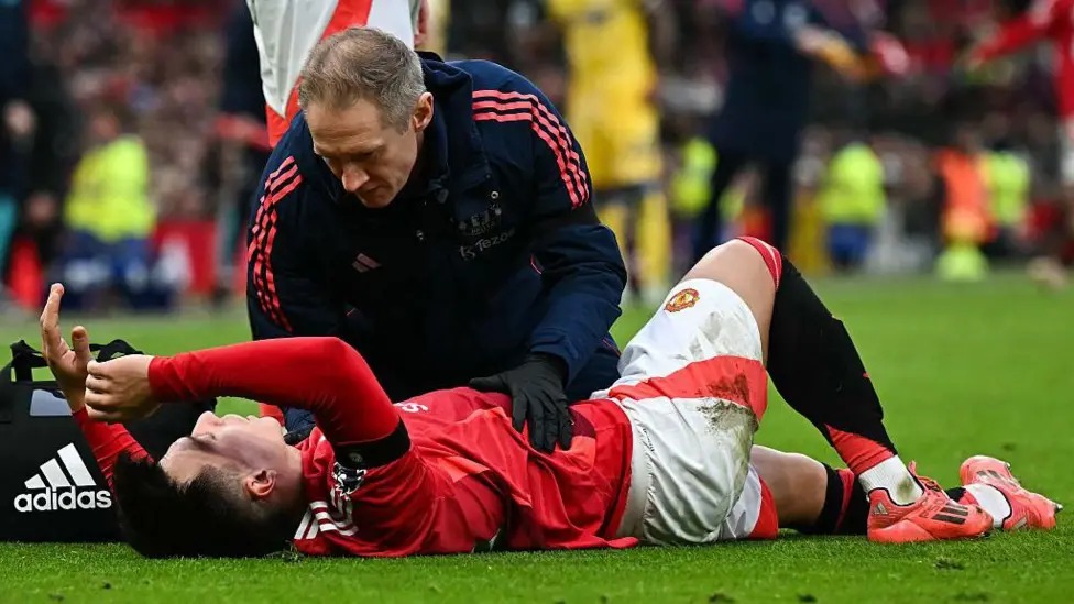 曼聯(lián)中后衛(wèi)利桑德羅&middot;馬丁內(nèi)斯是2024-25賽季英超聯(lián)賽中遭遇前交叉韌帶撕裂的10名球員之一。