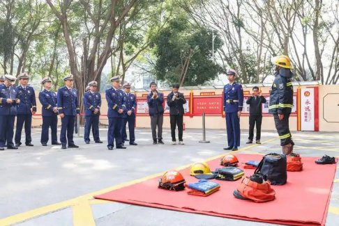深圳消防車隊(duì)已在蓮塘口岸集結(jié)