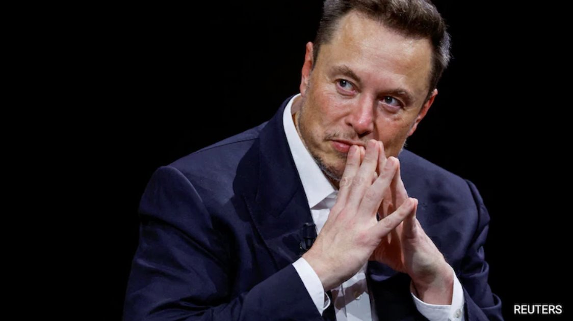 據(jù)《福布斯》雜志報(bào)道，馬斯克是世界上最富有的人，凈資產(chǎn)達(dá)4930億美元。