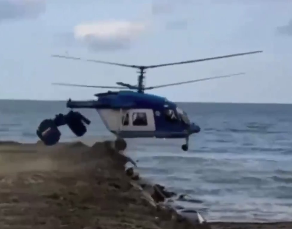 俄羅斯直升機(jī)墜毀前斷成兩截，造成4人死亡的瞬間