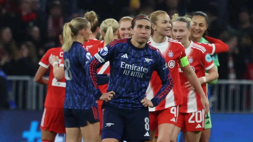 拜仁慕尼黑慶祝歐冠勝利時(shí)，瑪麗奧娜&middot;卡爾登泰看起來很失望。