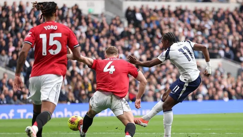 托特納姆熱刺隊(duì)的馬蒂斯&middot;特爾得分