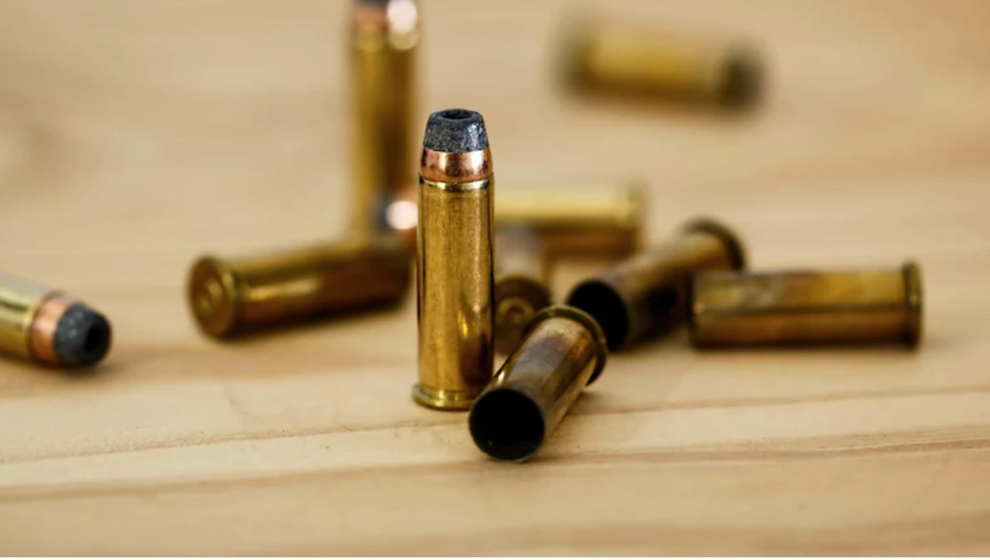 美國男子因?qū)櫸锕芬馔庾呋鸨凰屯t(yī)院