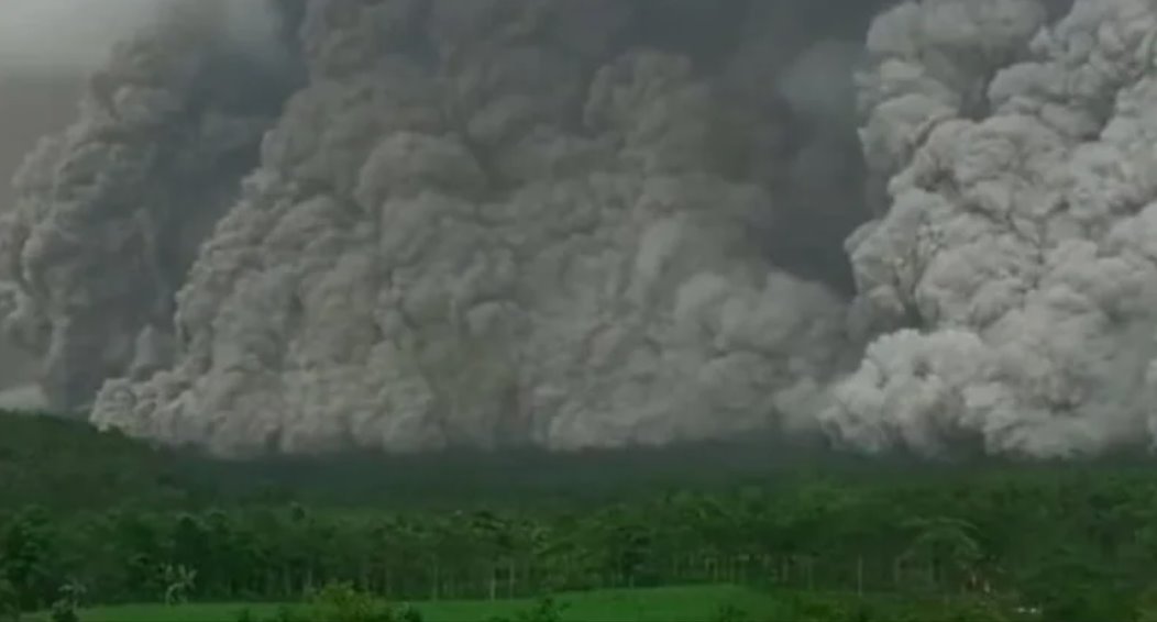 印尼塞梅魯火山爆發(fā)