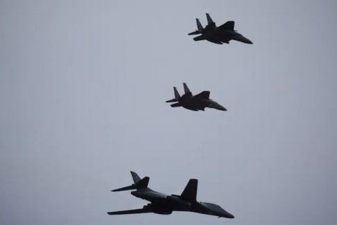 美國(guó)向委內(nèi)瑞拉沿海地區(qū)出動(dòng)了轟炸機(jī)、戰(zhàn)斗機(jī)和無(wú)