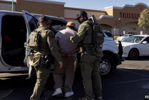 美國移民執(zhí)法行動迫使青少年承擔(dān)責(zé)任父母被拘留