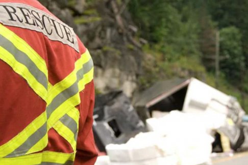 印尼客車失控撞車 車禍造成16人死亡18人受傷