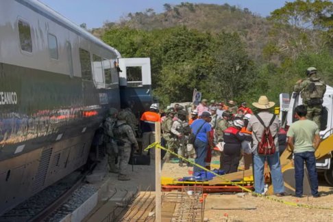 墨西哥火車脫軌致13人死亡98人受傷