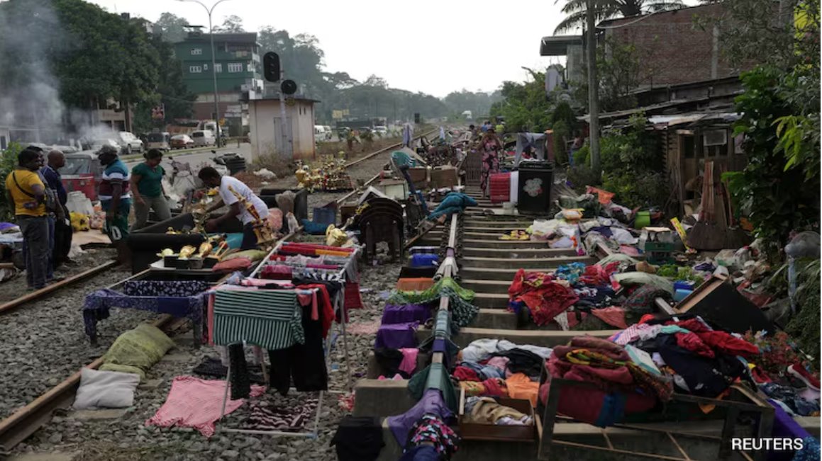 颶風(fēng)過后，斯??里蘭卡仍有超過350人失蹤。