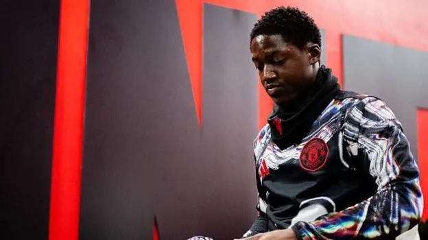 科比&middot;梅努上一次代表曼聯(lián)在英超聯(lián)賽中首發(fā)是在5月11日對(duì)陣西漢姆聯(lián)的比賽中