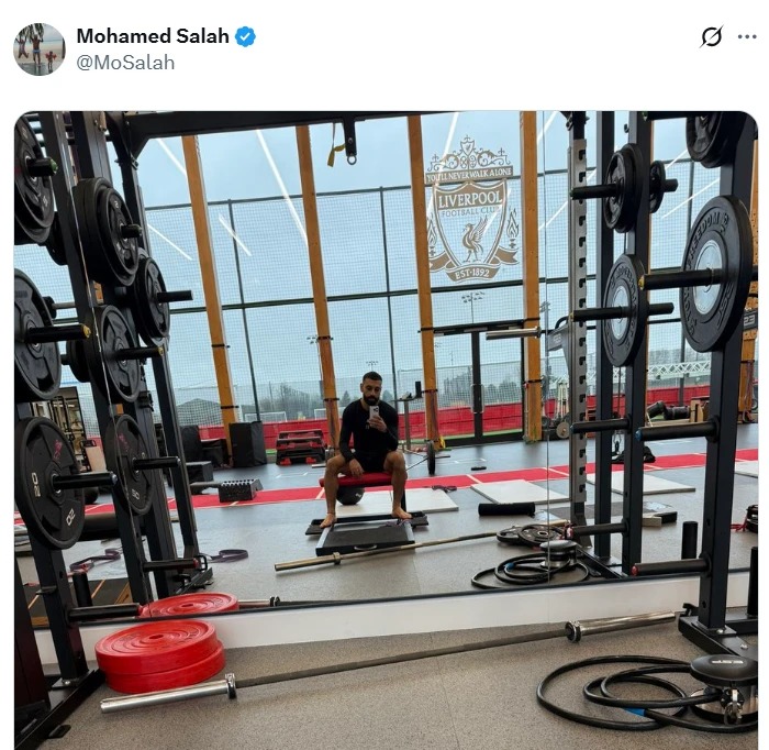 薩拉赫在俱樂部健身房獨自訓(xùn)練