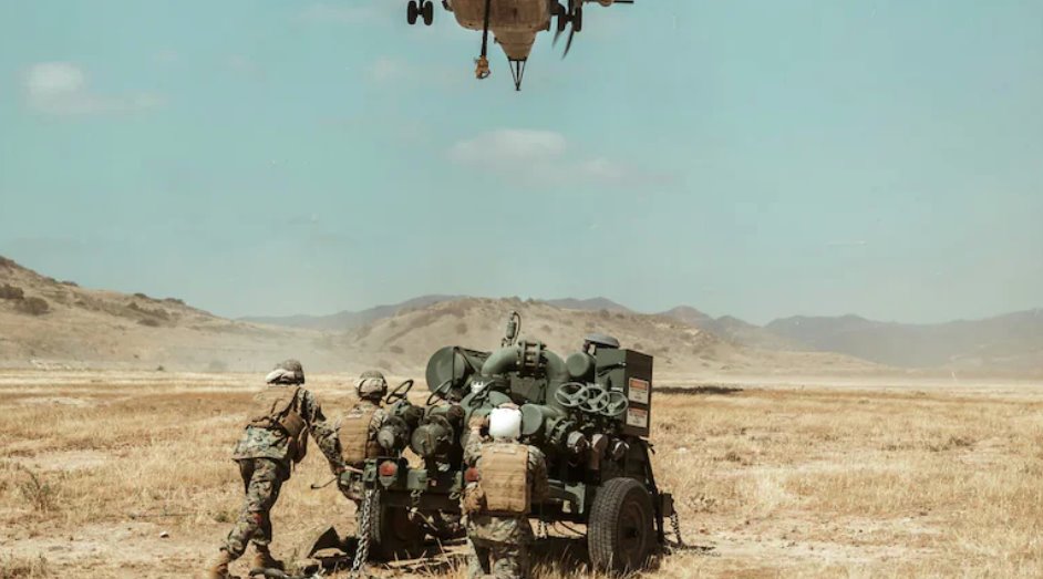 直升機將傷員撤離到敘利亞南部的坦夫基地