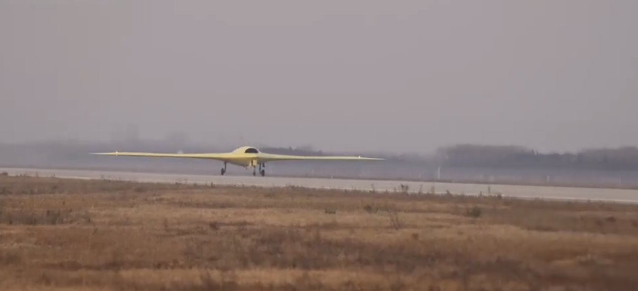 重大突破！彩虹7隱身無人機(jī)首飛成功