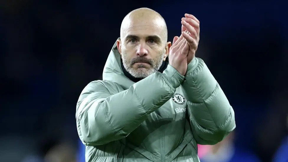 在卡拉寶杯戰(zhàn)勝卡迪夫城后，恩佐&middot;馬雷斯卡向球迷們致意，恩佐&middot;馬雷斯卡于2024年6月被任命為切爾西主教練。