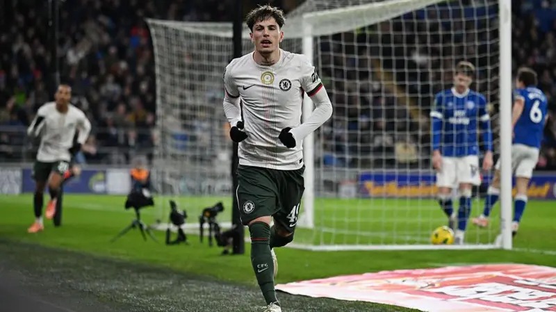 亞歷杭德羅&middot;加納喬在切爾西對(duì)陣卡迪夫城的比賽中進(jìn)球后跑開(kāi)了