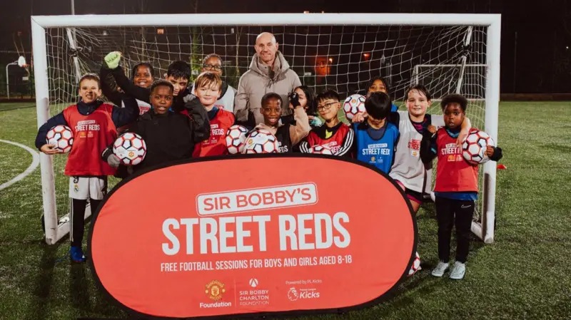 前英格蘭和曼聯(lián)中場(chǎng)球員尼基&middot;巴特