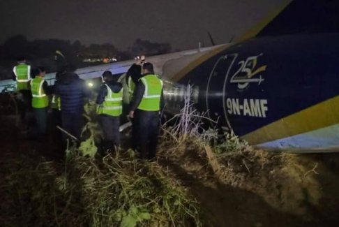 尼泊爾客機(jī)降落時(shí)沖出跑道