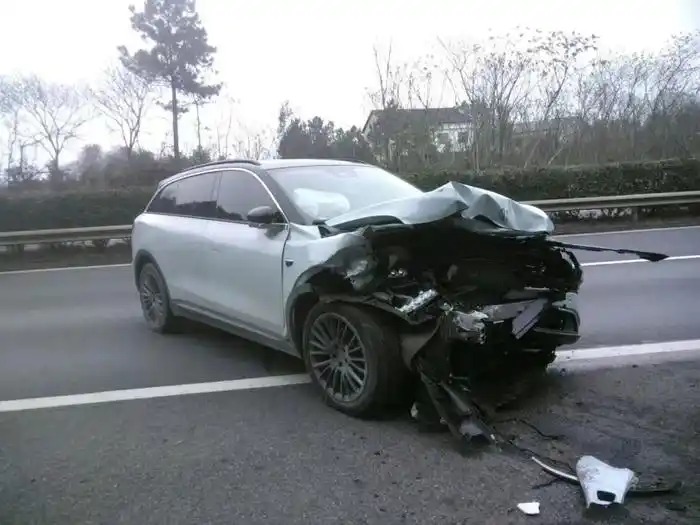 零跑品牌電動汽車輔助駕駛車禍