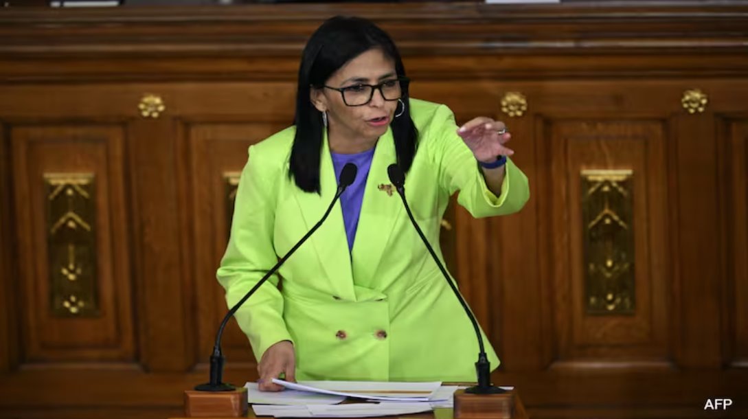 委內(nèi)瑞拉臨時(shí)總統(tǒng)德?tīng)栁?middot;羅德里格斯周四在議會(huì)發(fā)表總統(tǒng)講話