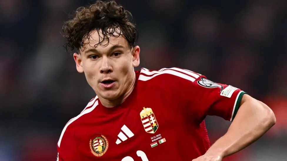 托特是繼米洛斯&middot;克爾凱茲之后第二位效力于伯恩茅斯的匈牙利球員