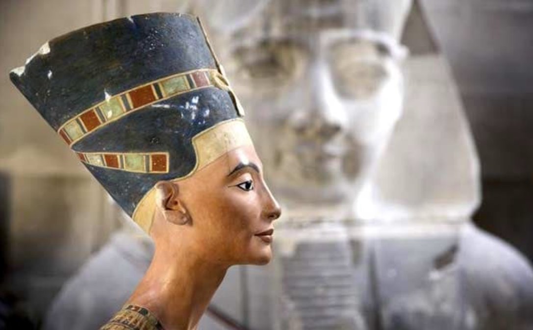 納芙蒂蒂王后是埃及第十八王朝法老阿肯那頓的權(quán)勢(shì)顯赫的大王后
