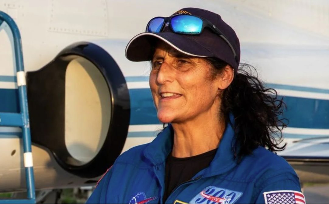 蘇尼塔&middot;威廉姆斯服役27年，完成九次太空行走，總時(shí)長(zhǎng)為62小時(shí)6分鐘。