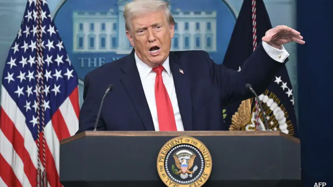 當記者問特朗普是否希望&ldquo;和平委員會取代聯(lián)合國&rdquo;時，特朗普回答說：&ldquo;也許吧。&rdquo;