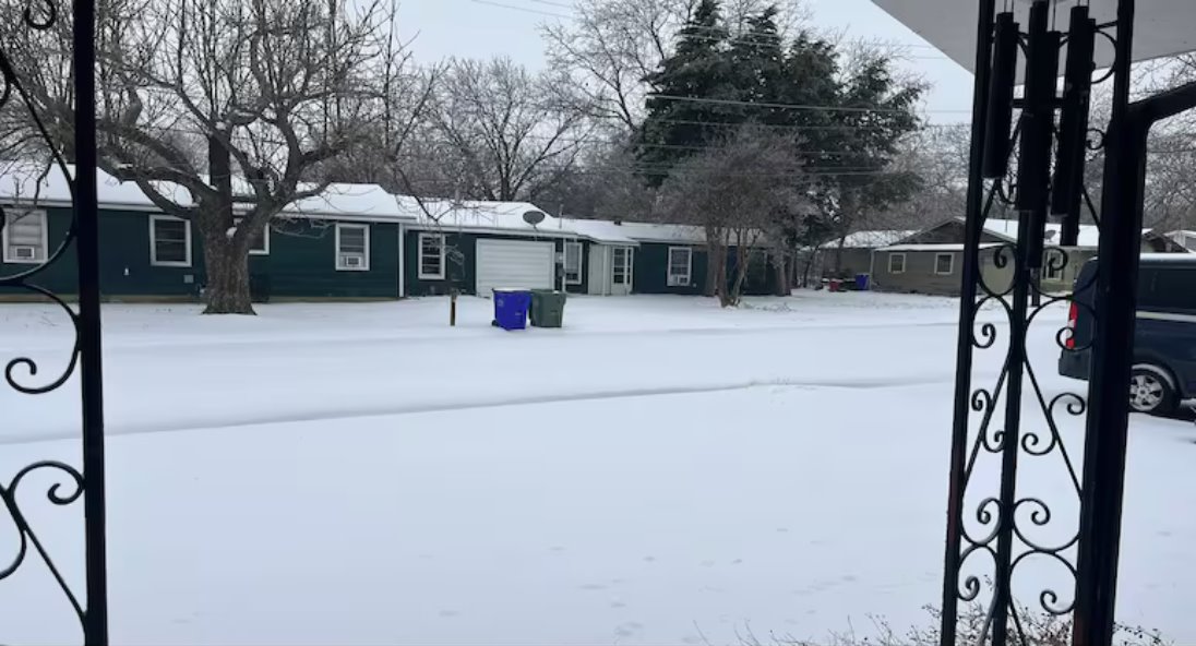 暴風(fēng)雪和冰雹襲擊美國西部和中部，強風(fēng)暴席卷美國大部分地區(qū)