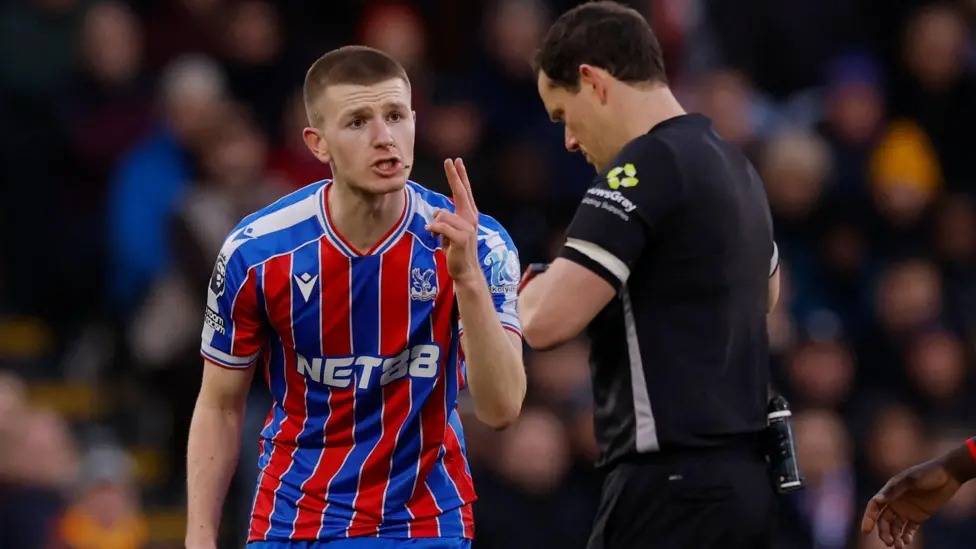 水晶宮在亞當(dāng)&middot;沃頓被罰下后，以10人應(yīng)戰(zhàn)切爾西，最終輸?shù)袅吮荣悺? /></p>
<p>溫州溫網(wǎng)<a href=