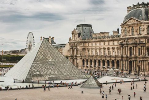 巴黎盧浮宮巨型珠寶失竊后館長辭職